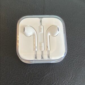 Apple White Wired EarPods with Case